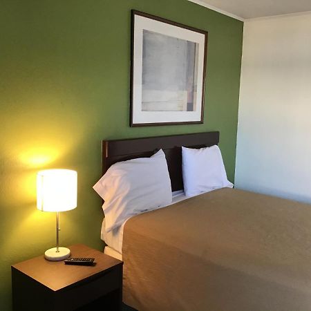 אוונסבורו Budget Inn Hotel מראה חיצוני תמונה